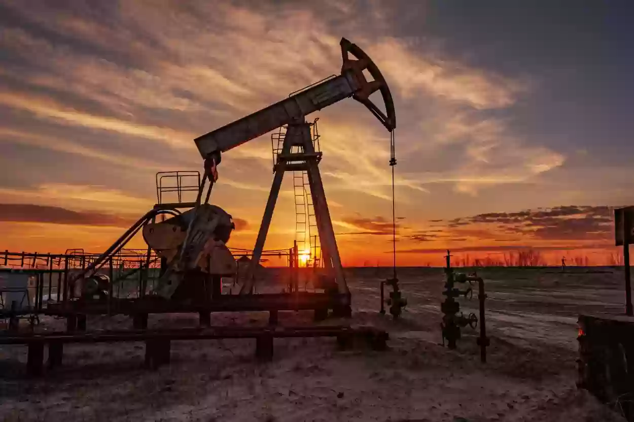 سوق النفط يتراجع بسبب خسائر على مستوى عالمي في مطلع شهر فبراير