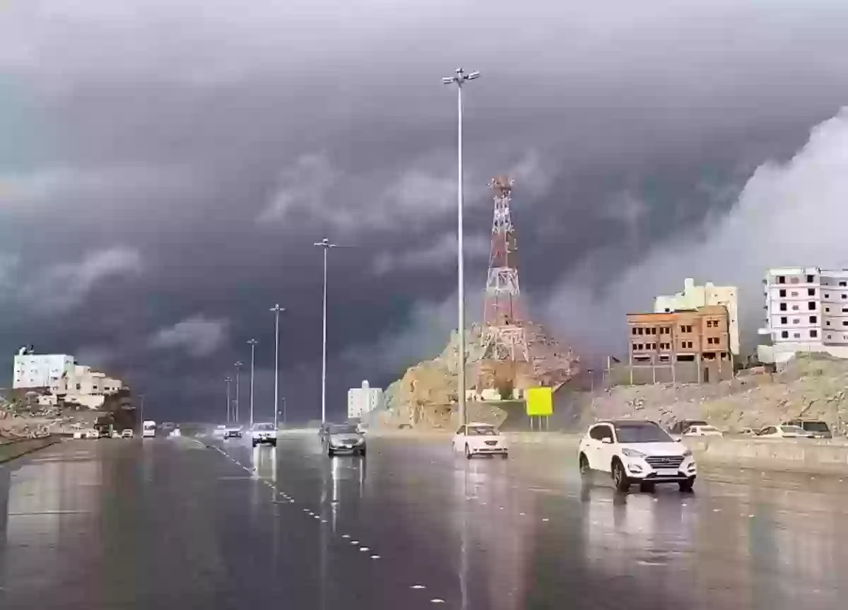 خبير الأرصاد السعودية يوضح الحقائق حول حالة الطقس