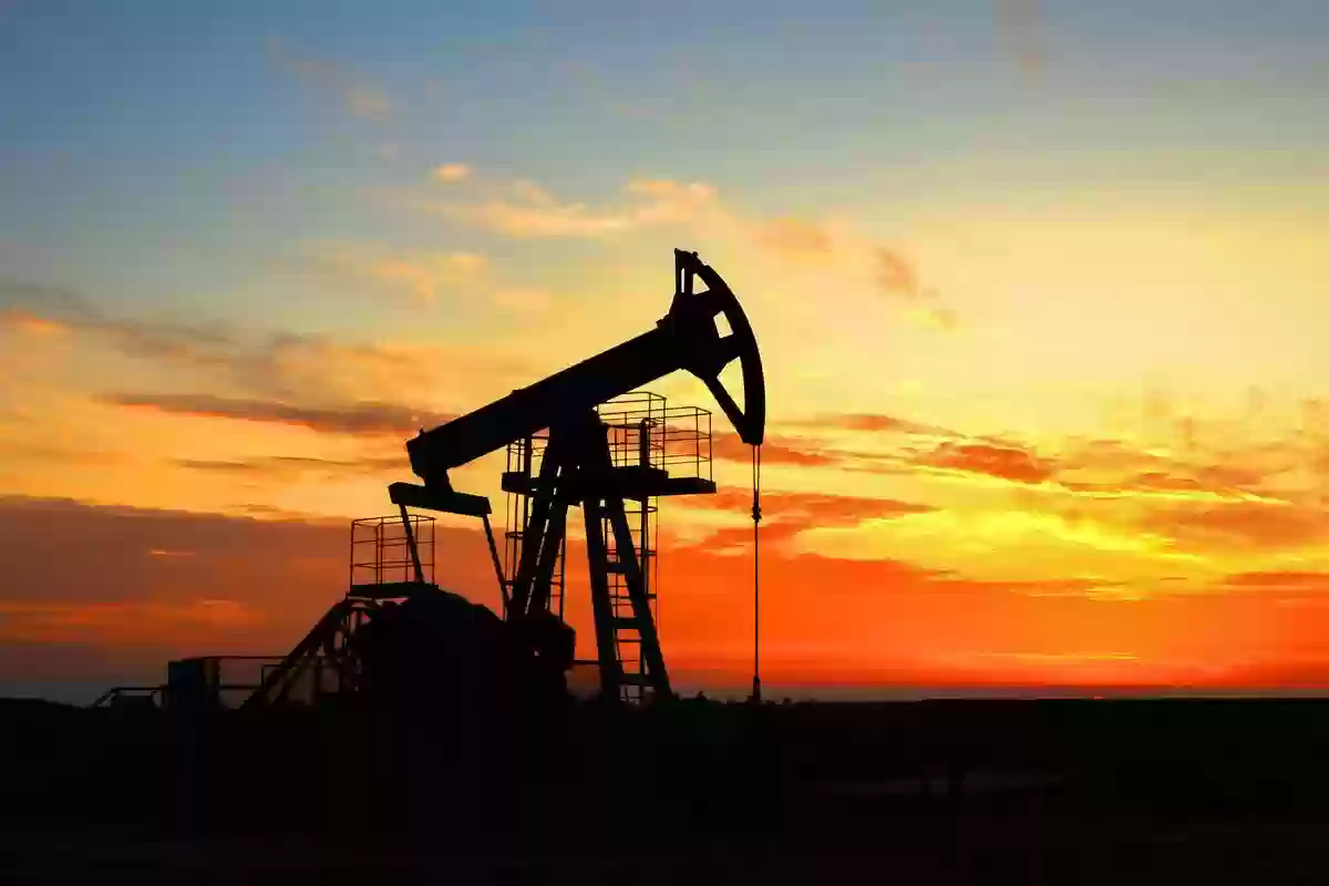 أسعار النفط العالمية تتراجع بشكل كبير